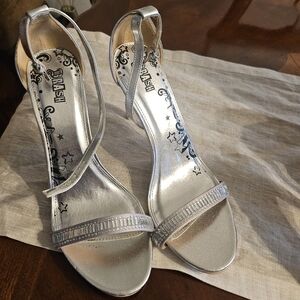 Brash holiday sandal sz 9 wide